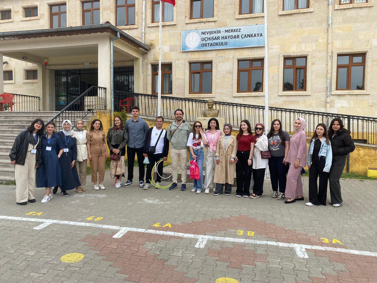 NEVÜ Öğrencileri, Uçhisar'daki Ortaokul Öğrencileriyle Bilimsel Deneyler Yaptı