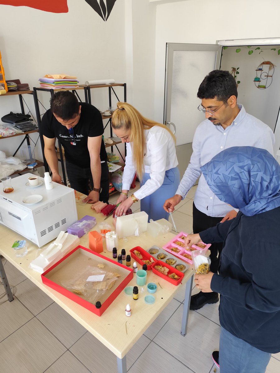 Nevşehir'de Çocuk Evleri Koordinasyon Merkezi'nde Doğal Sabun Yapımı Eğitimi