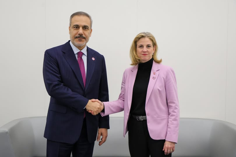 Dışişleri Bakanı Fidan, Varşova'da AB Dışişleri Bakanları Toplantısı'nda Avusturya'lı Meşakkatli ile Bir Araya Geldi