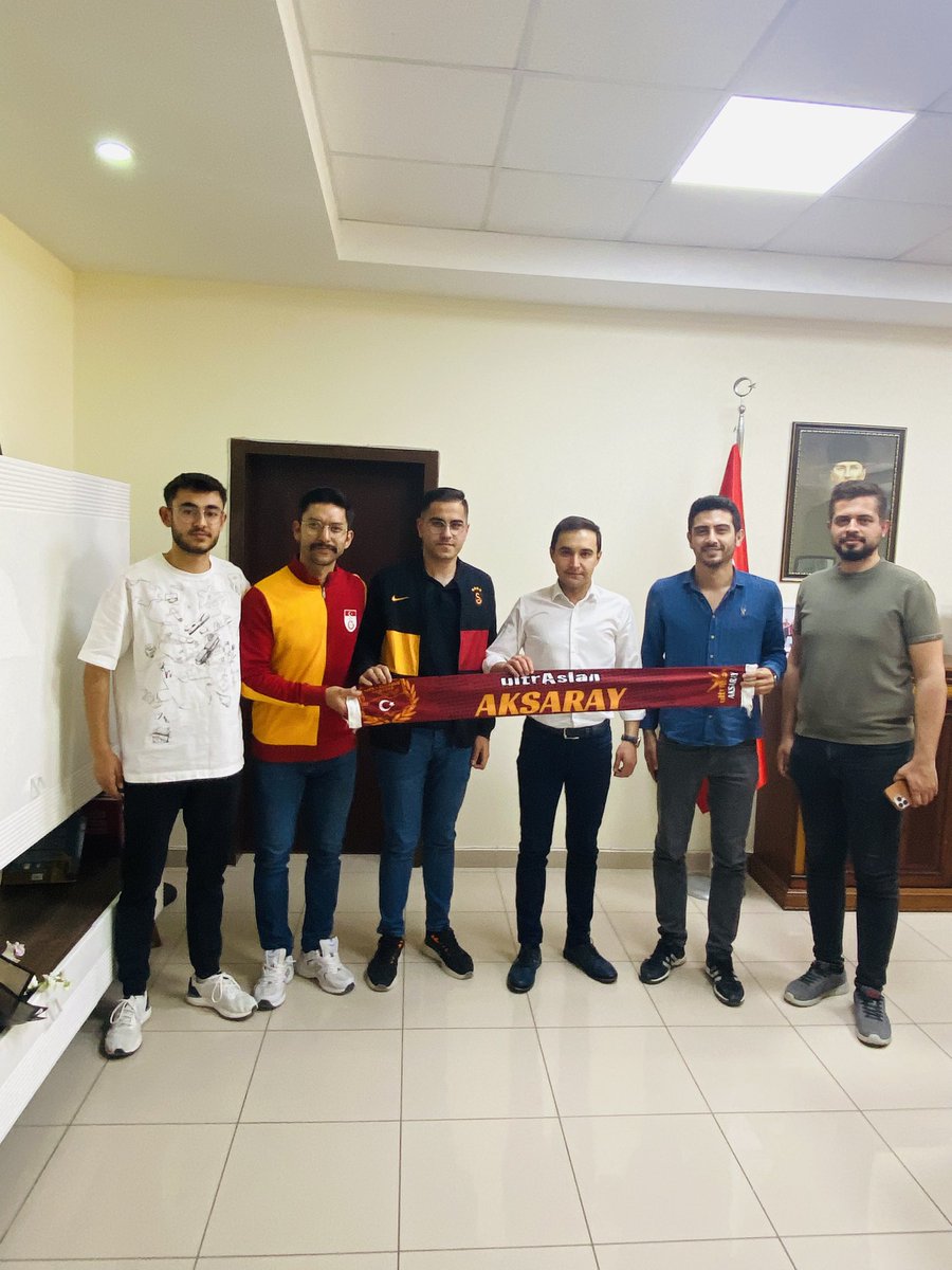 Eski Kaymakamı, Galatasaray Taraftar Grubunu Makamında Ağırladı