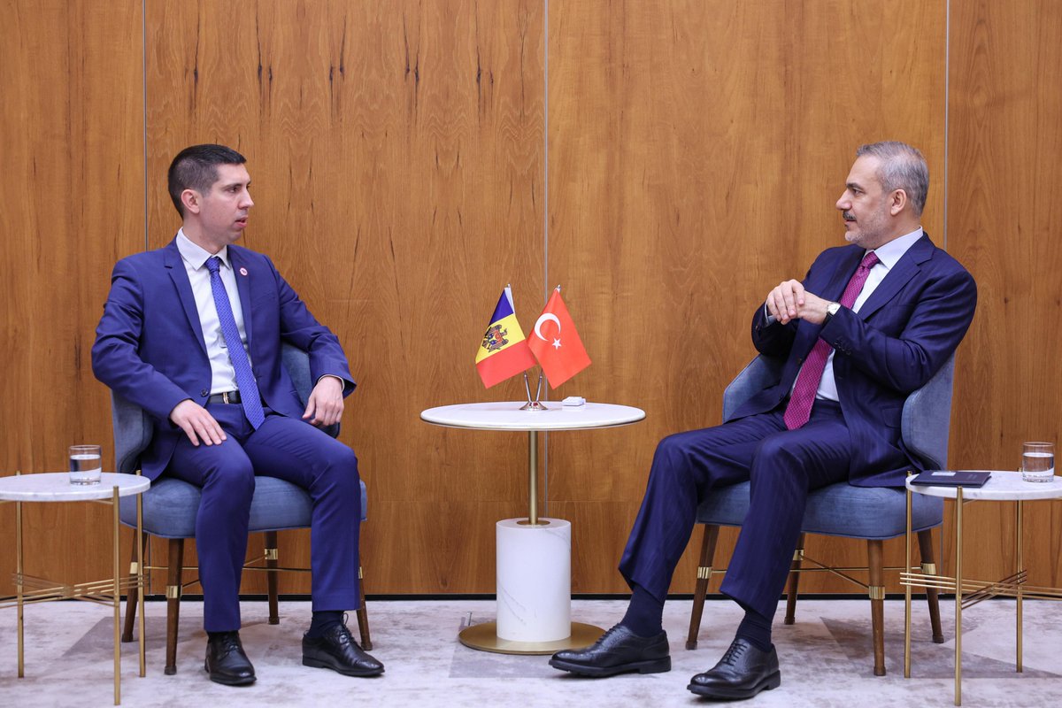 Dışişleri Bakanı Fidan, Varşova'da Moldova ile Görüşme Yaptı