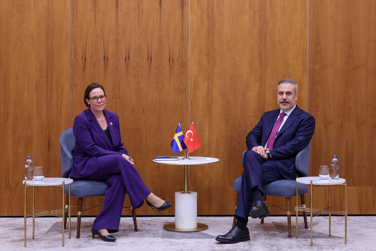 Dışişleri Bakanı Fidan, Varşova'da AB Dışişleri Bakanları Toplantısı'nda İsveçli mevkidaşıyla görüştü