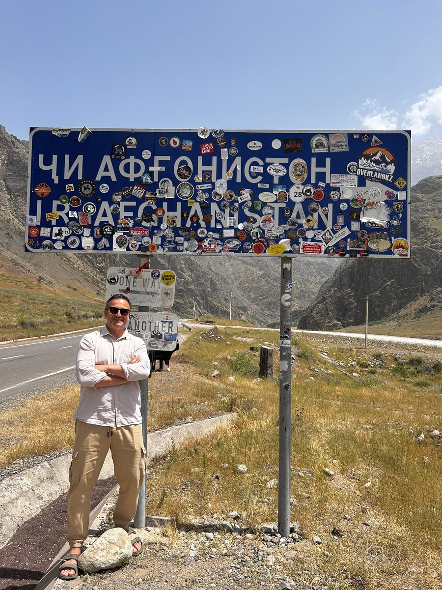 Tacikistan'ın Darvaz Bölgesinde Pamir Yolu Üzerinde Bisiklet ve Motorsiklet Tutkunlarına Özel Anı