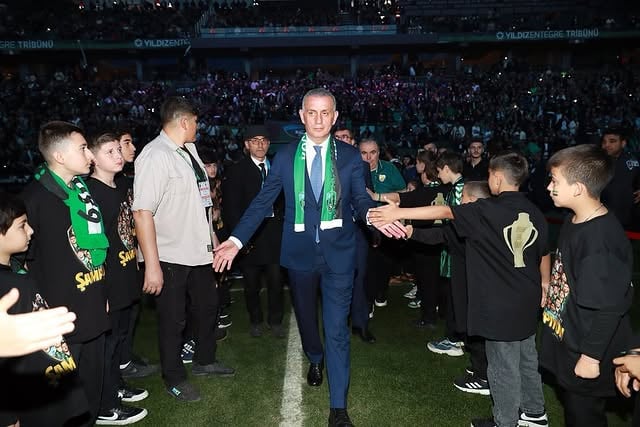 Kocaelispor, 16 Yıl Sonra Süper Lig'e Yükseldi, Kupasını TFF Başkanı'ndan Aldı