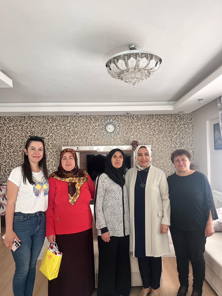 Niğde'de Emekli Öğretmenlere Anneler Günü Ziyareti