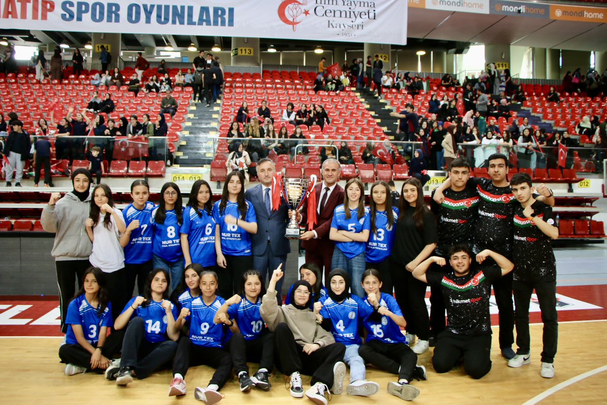 Geleneksel Kayseri İmam Hatip Spor Oyunları'nda Ödül Töreni Düzenlendi