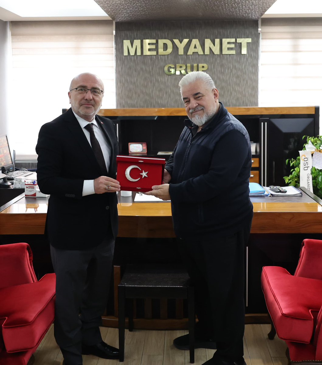 Kayseri Üniversitesi Rektörü, TV Kayseri'yi Ziyaret Etti, Ödülü Tebrik Etti