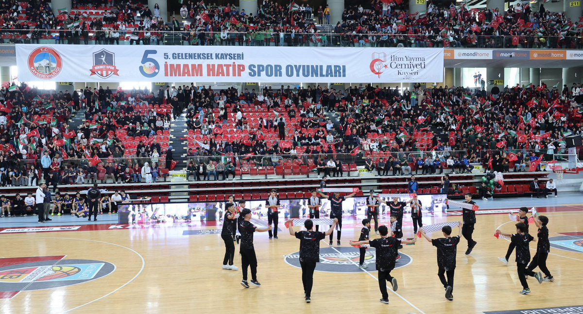 Karamustafa, 5. Geleneksel İmam Hatip Okulları Spor Oyunları'nın Kapanış Törenine Katıldı
