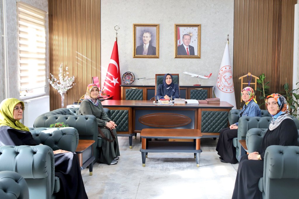 İHH Niğde Kadın Kolları, İl Milli Eğitim Müdürlüğü'nü Ziyaret Etti
