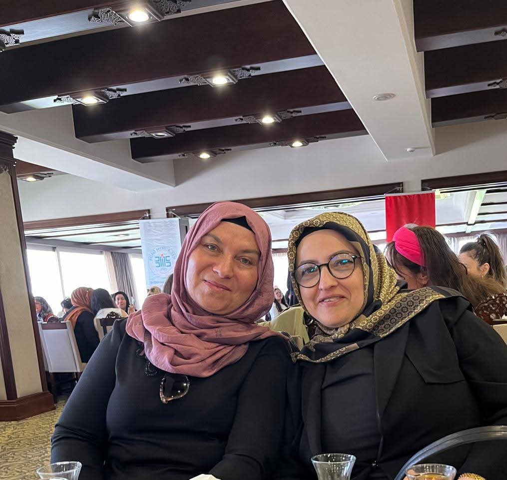 Ak Parti Aksaray İl Kadın Kolları, Hemşirelerin Günü'nü Kutladı ve Emine Bulut'u Onurlandırdı