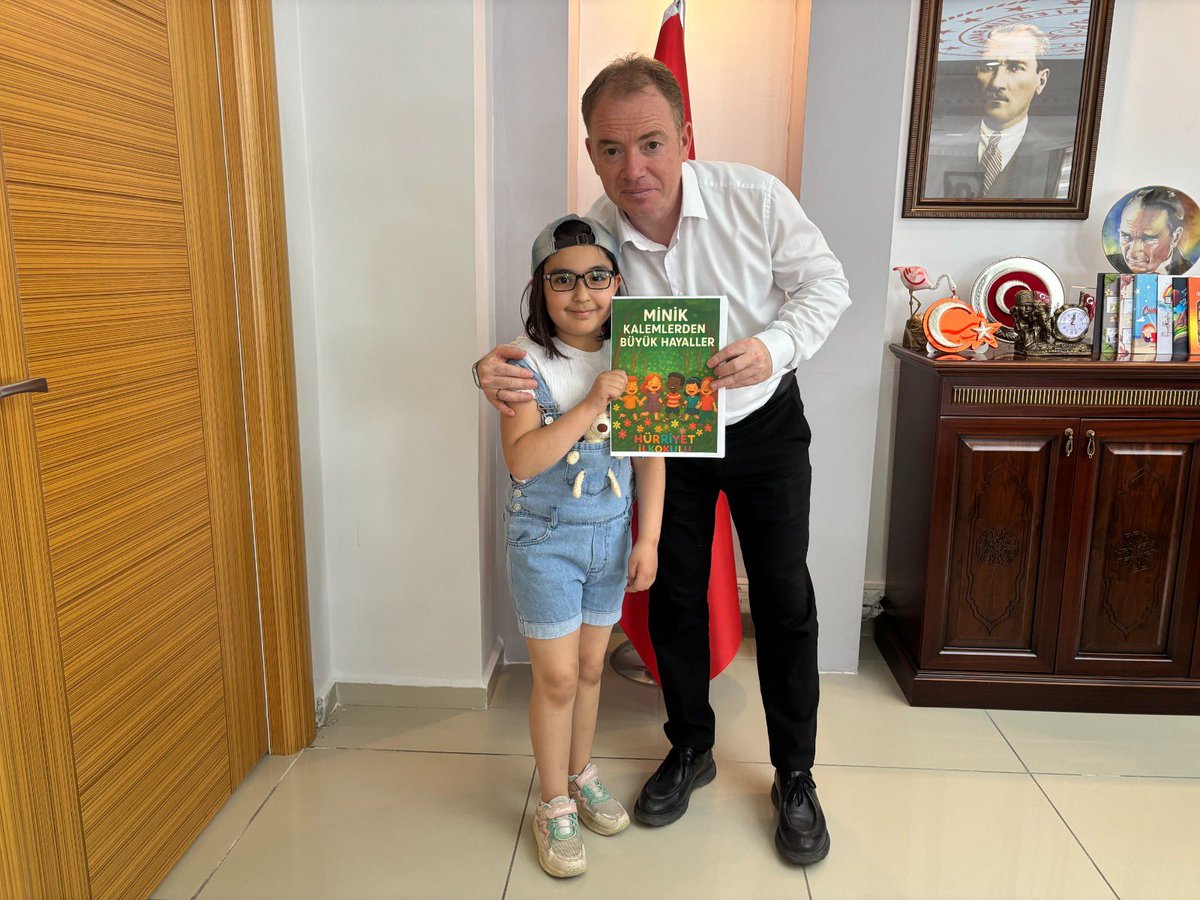 Kırşehir'de Minik Yazar Mira Akıncı, Hikayesini İl Milli Eğitim Müdürü'ne Okudu