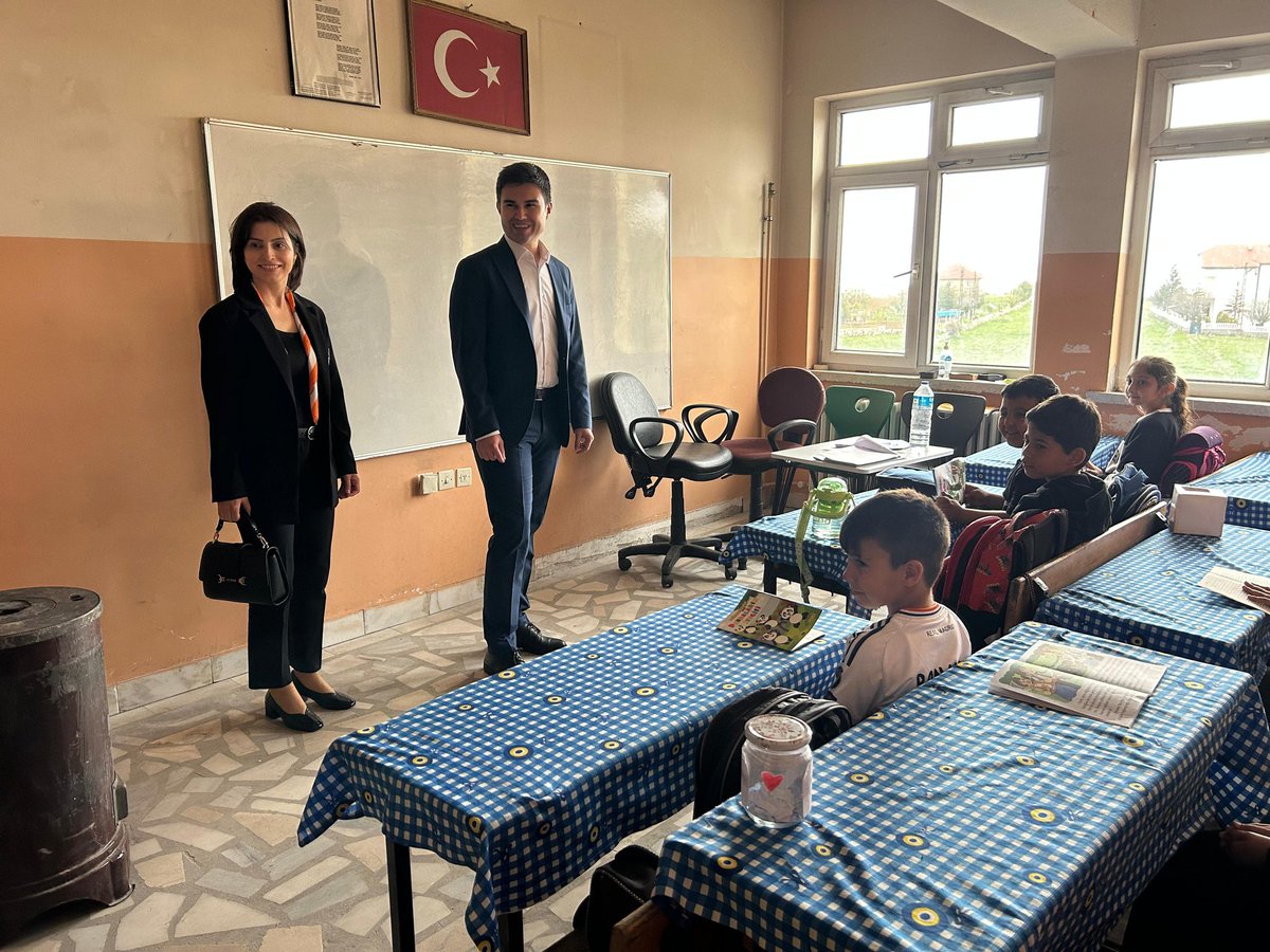 Kaymakam Kalkanlı, Alamettin İlkokulu Öğrencileriyle Buluştu, Voleybol Topu Hediye Etti
