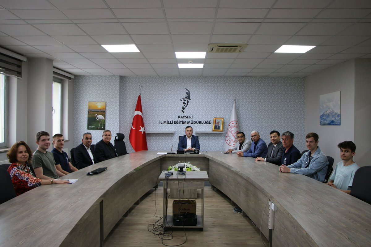 Macar Öğrenciler, Kayseri İl Milli Eğitim Müdürlüğünü Ziyaret Etti