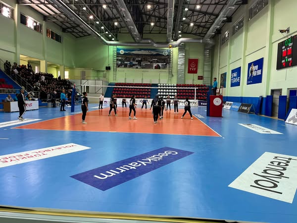Kayseri'de 19 Mayıs Kutlamaları: Genç Voleybolcular Sahne Aldı