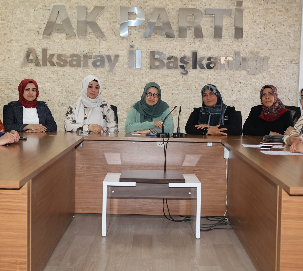 AK Parti Aksaray Kadın Kolları Başkanı Demir, Yönetim Kurulu Toplantısı Düzenledi