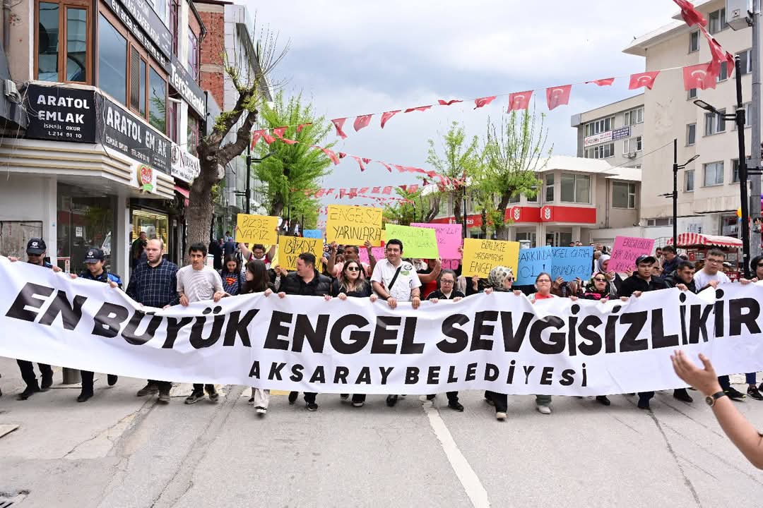 Ak Parti Aksaray İl Kadın Kolları, Engelliler Haftası'nda Farkındalık Yürüyüşü Düzenledi