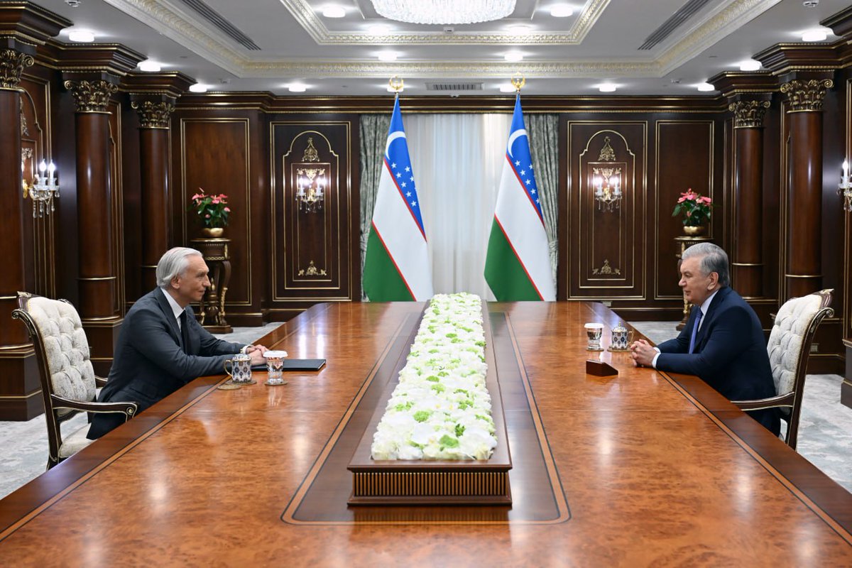 Cumhurbaşkanı Mirziyoyev, Gazprom Neft Başkanı Dyukov ile Bir Arada Toplantı Gerçekleştirdi
