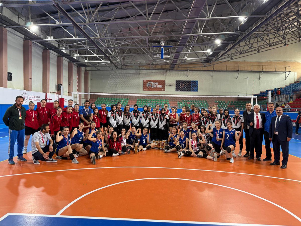 Nevşehir'de Genç Kız Voleybol Müsabakaları Sona Erdi