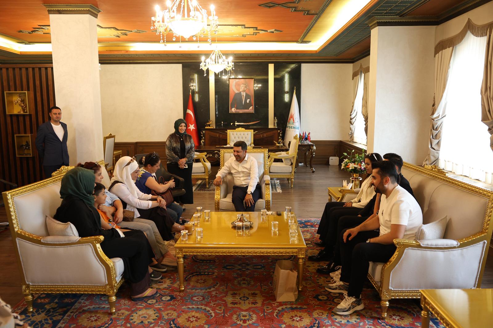 Başkanı Arı “Gönüllere Dokunarak Yolumuza Devam Edeceğiz”