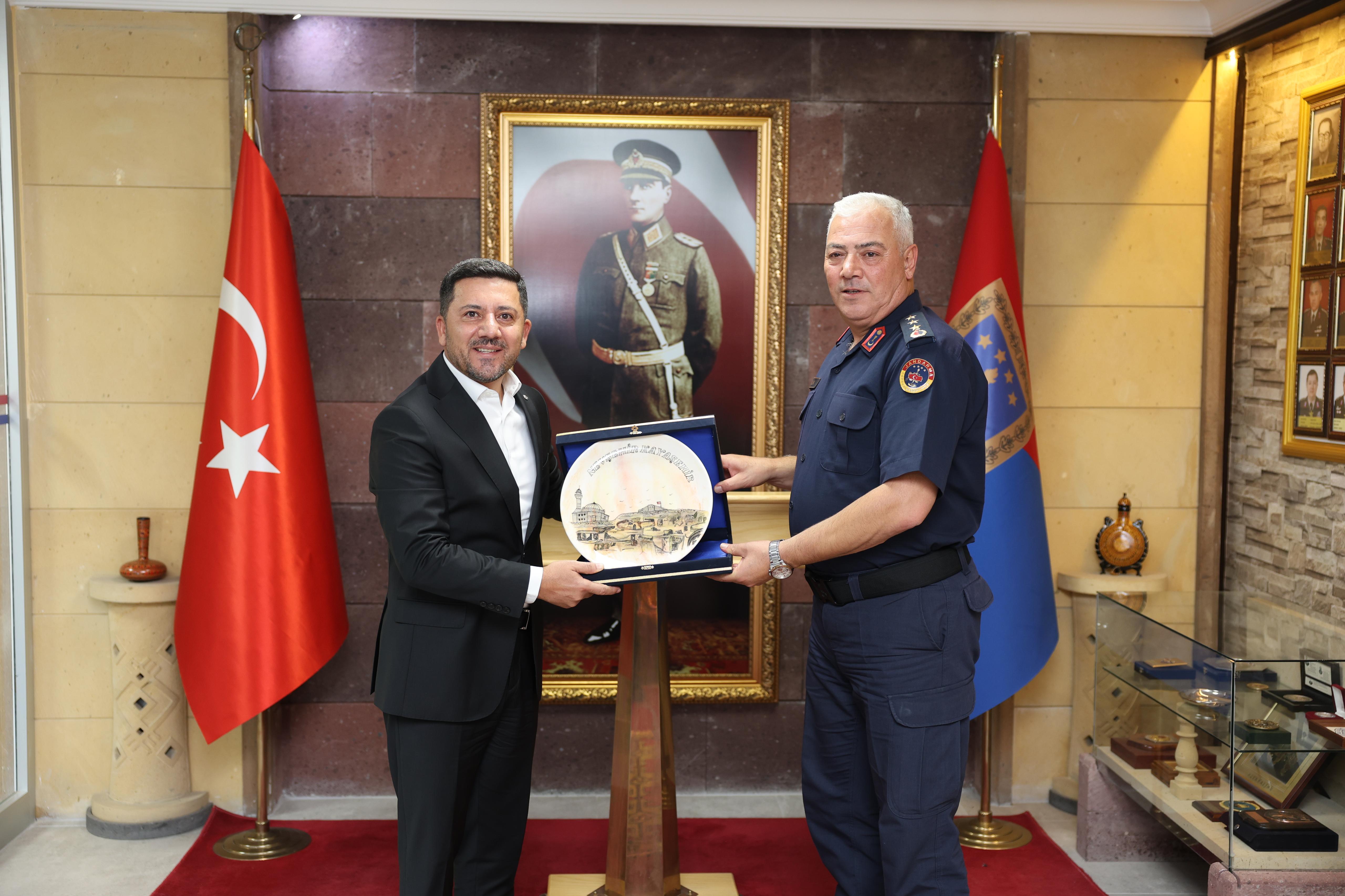 Belediye Başkan Arı’dan Jandarma Komutanı Çelik’e Ziyaret