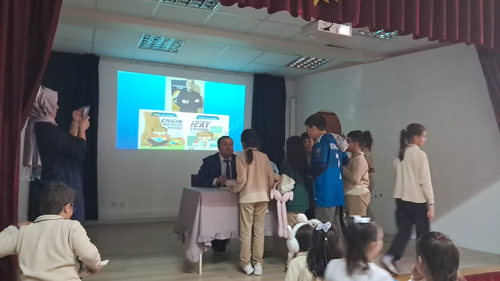 Turgut Akdevelioğlu İlkokulu’nda Yazar-Okur Buluşması Gerçekleşti