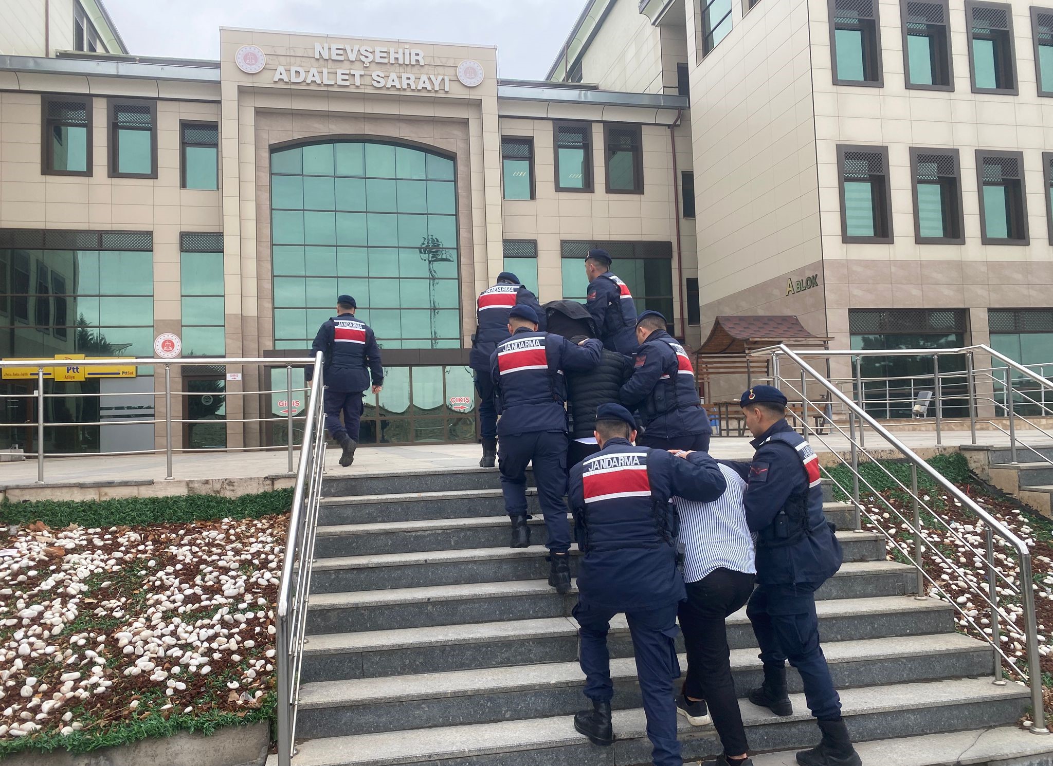 Sulh Ceza Hakimliğince şüpheliler R.D. ve Y. S., tutuklanarak Nevşehir E Tipi Kapalı Ceza İnfaz Kurumuna teslim edilmiştir