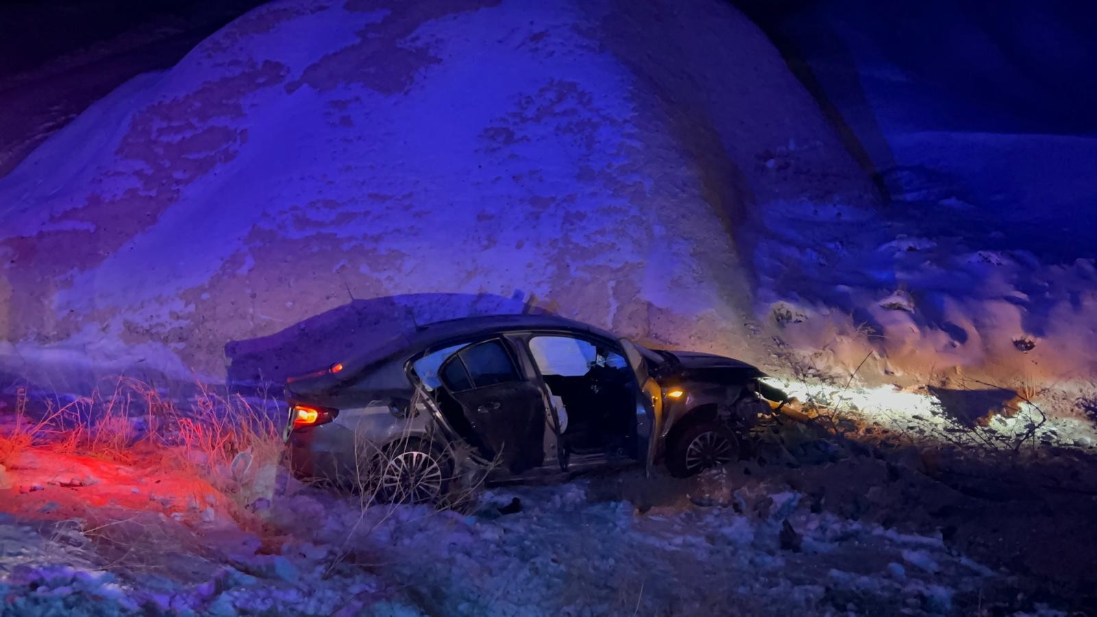 Gizli Buzlanma Kazaya Neden Oldu: Nevşehir’de Otomobil Tarlaya Savruldu