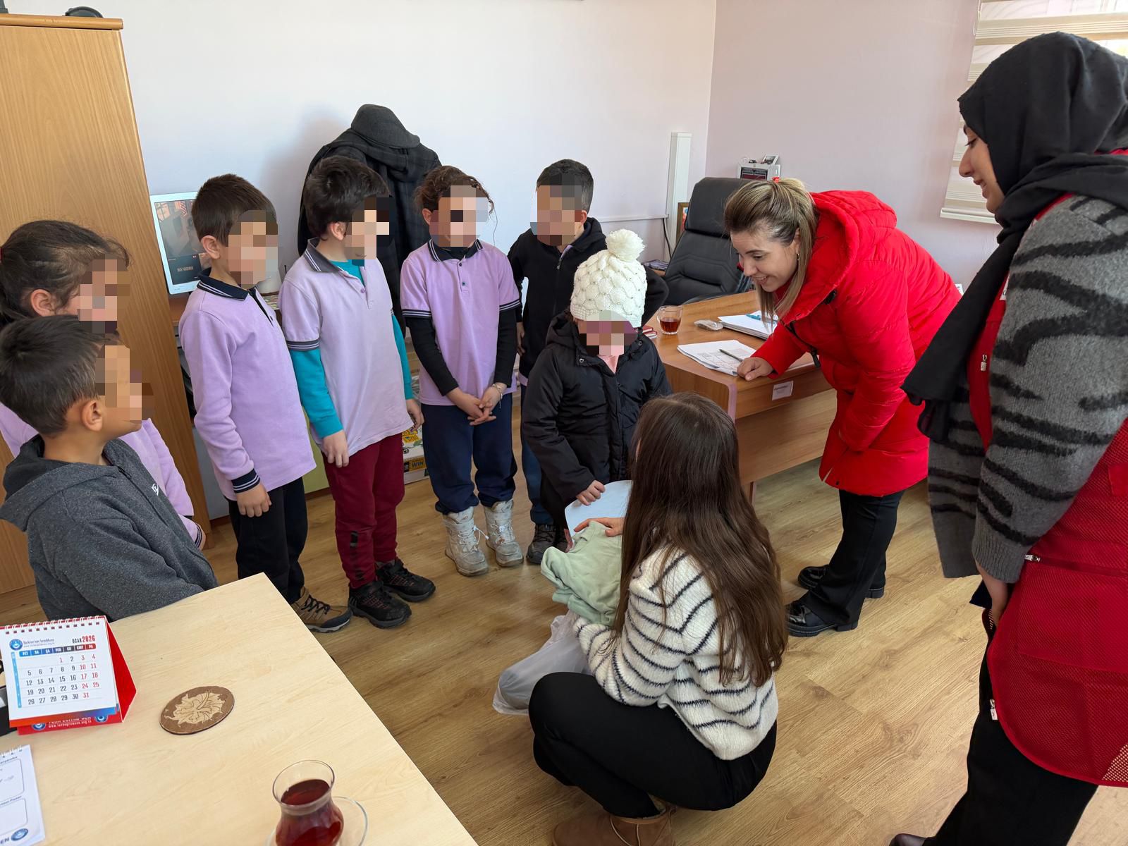Kızılay'dan Köy ve Belde Okullarındaki Öğrencilere Kışlık Giyim Yardımı !