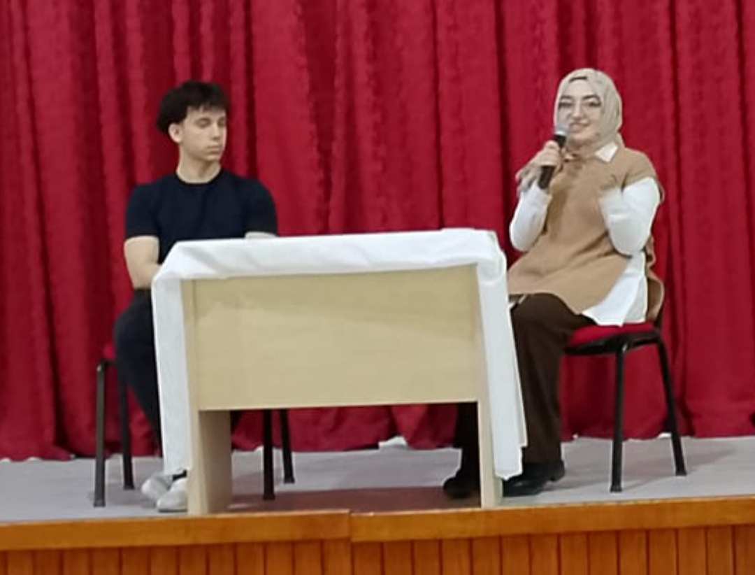 YAZAR HATİCE KARABAKLA ÖĞRENCİLERLE BULUŞTU
