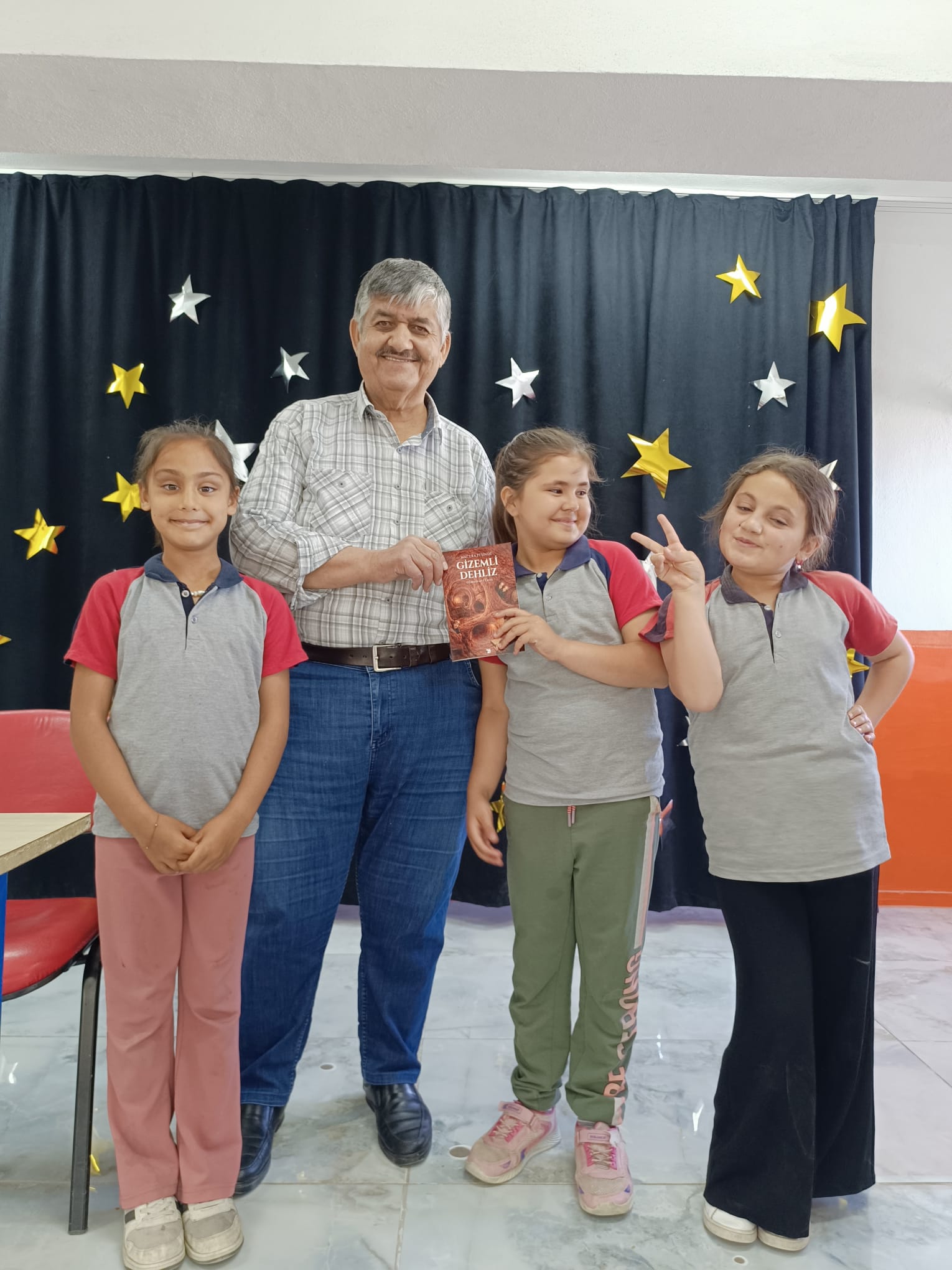 YAZAR AYTEKİN TERLEMEZ'DE ÖĞRENCİLERLE BULUŞTU